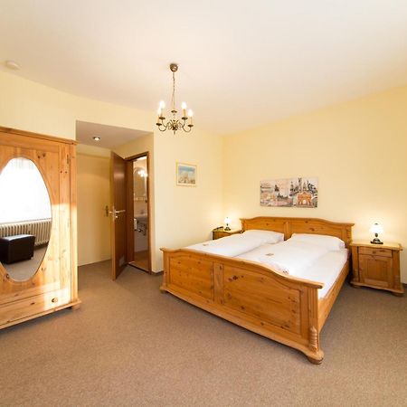 Hotel Simon Ґаутінґ Екстер'єр фото