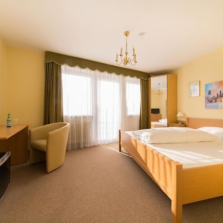 Hotel Simon Ґаутінґ Екстер'єр фото