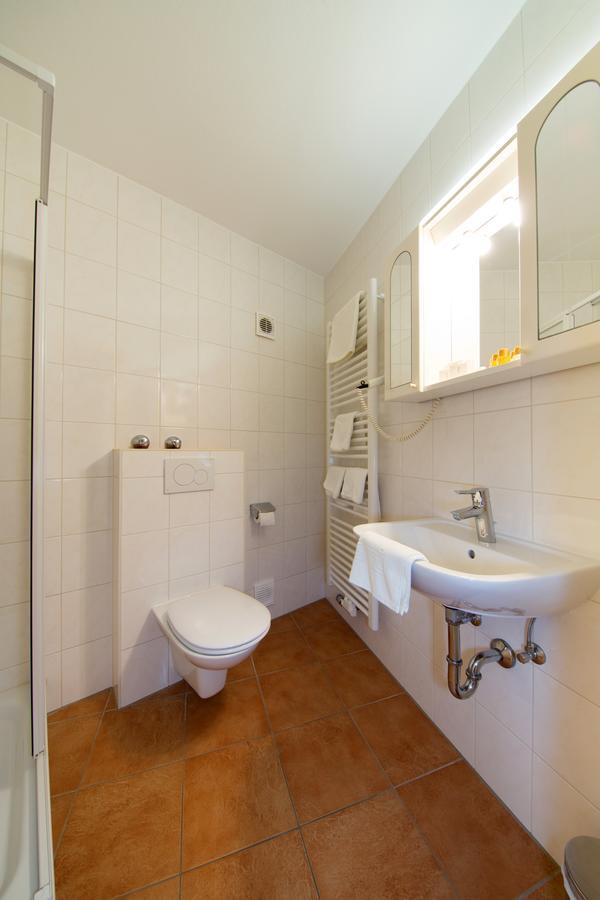 Hotel Simon Ґаутінґ Екстер'єр фото