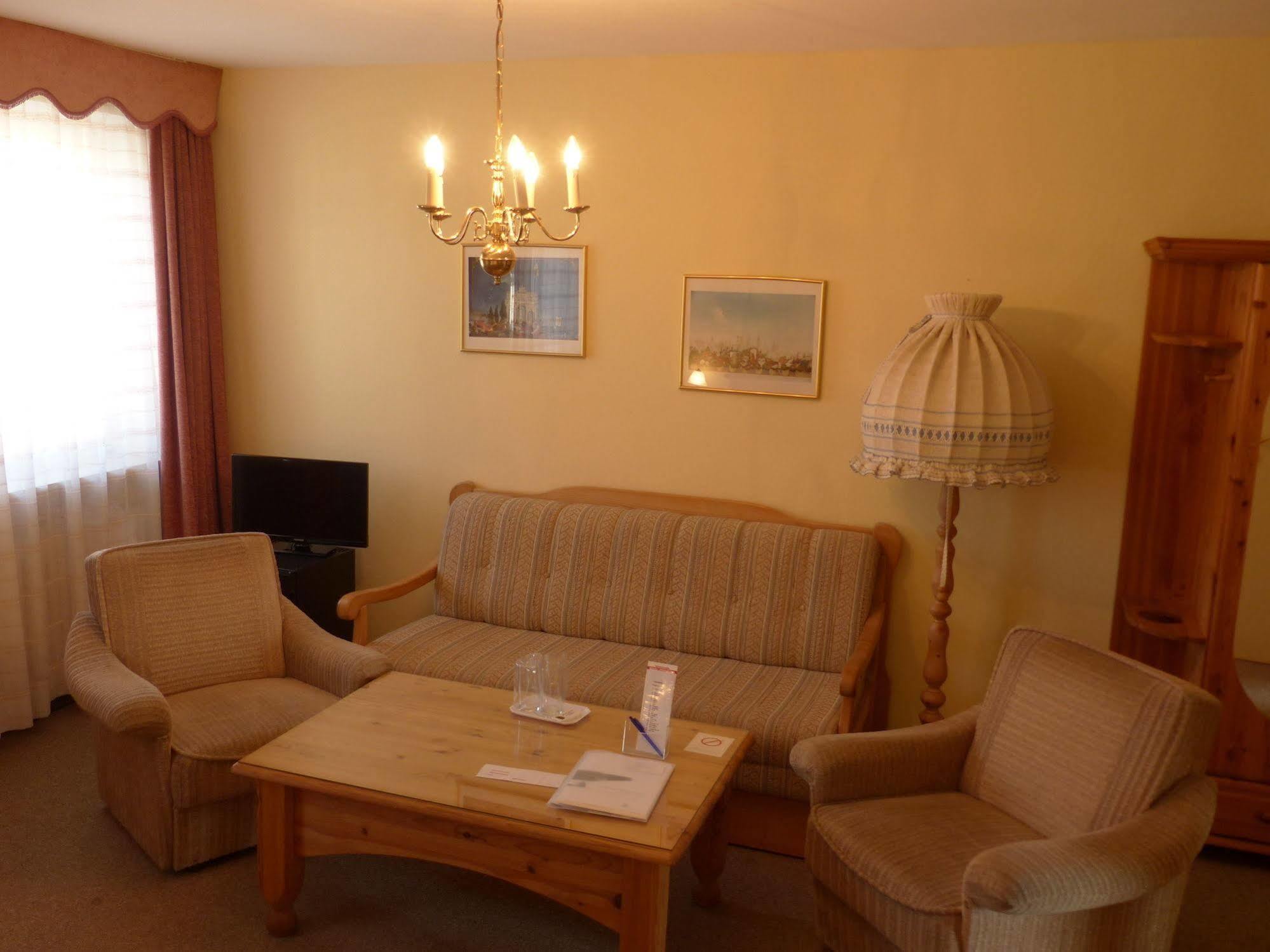 Hotel Simon Ґаутінґ Екстер'єр фото