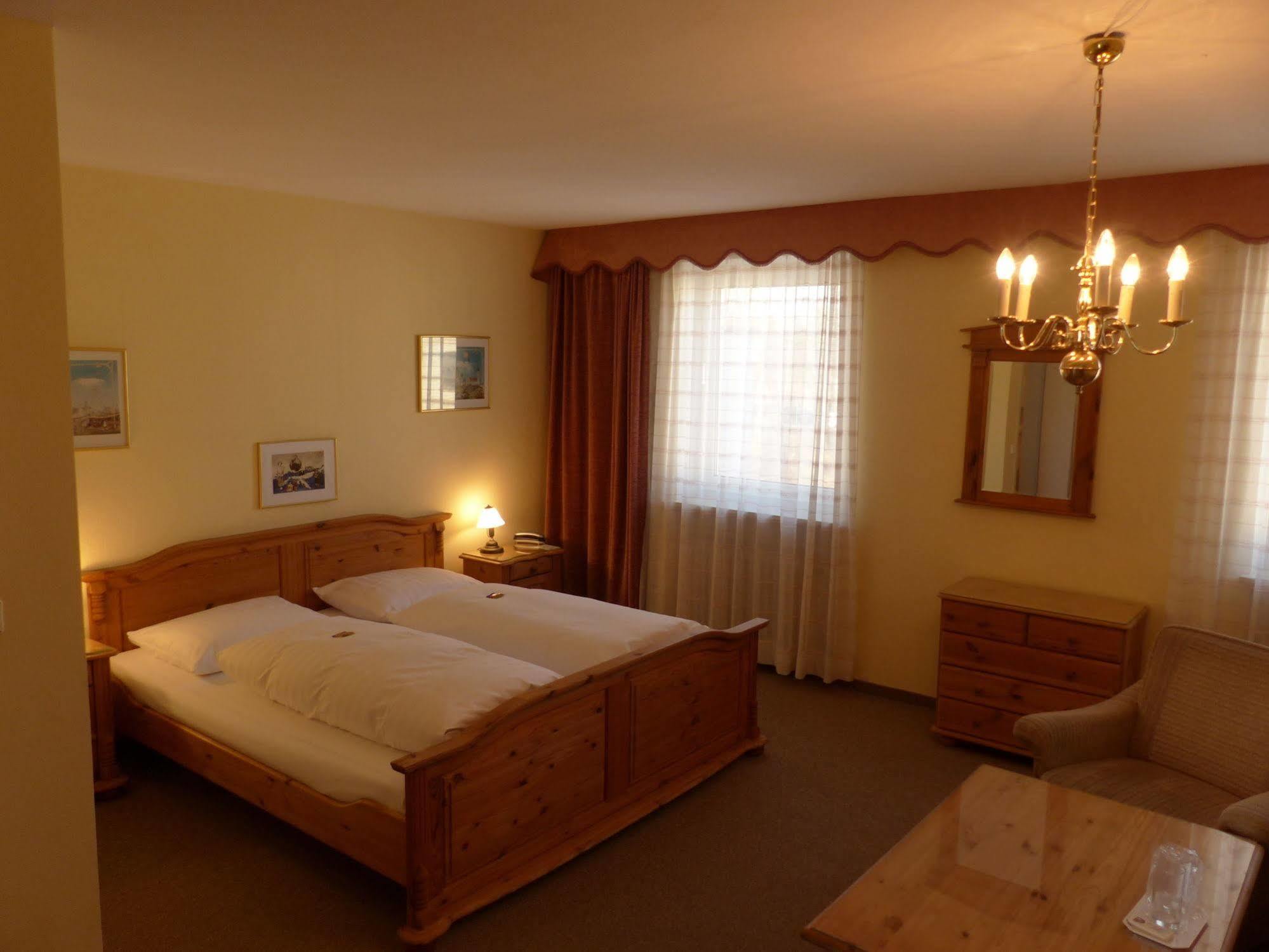 Hotel Simon Ґаутінґ Екстер'єр фото