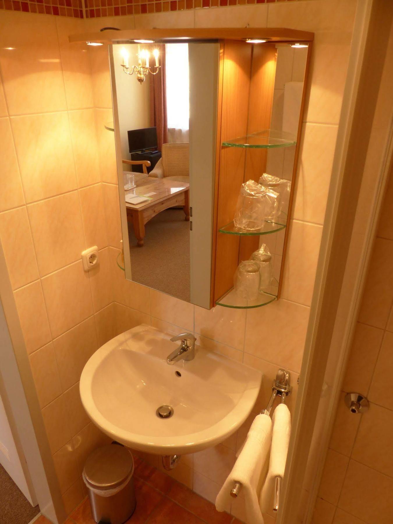 Hotel Simon Ґаутінґ Екстер'єр фото