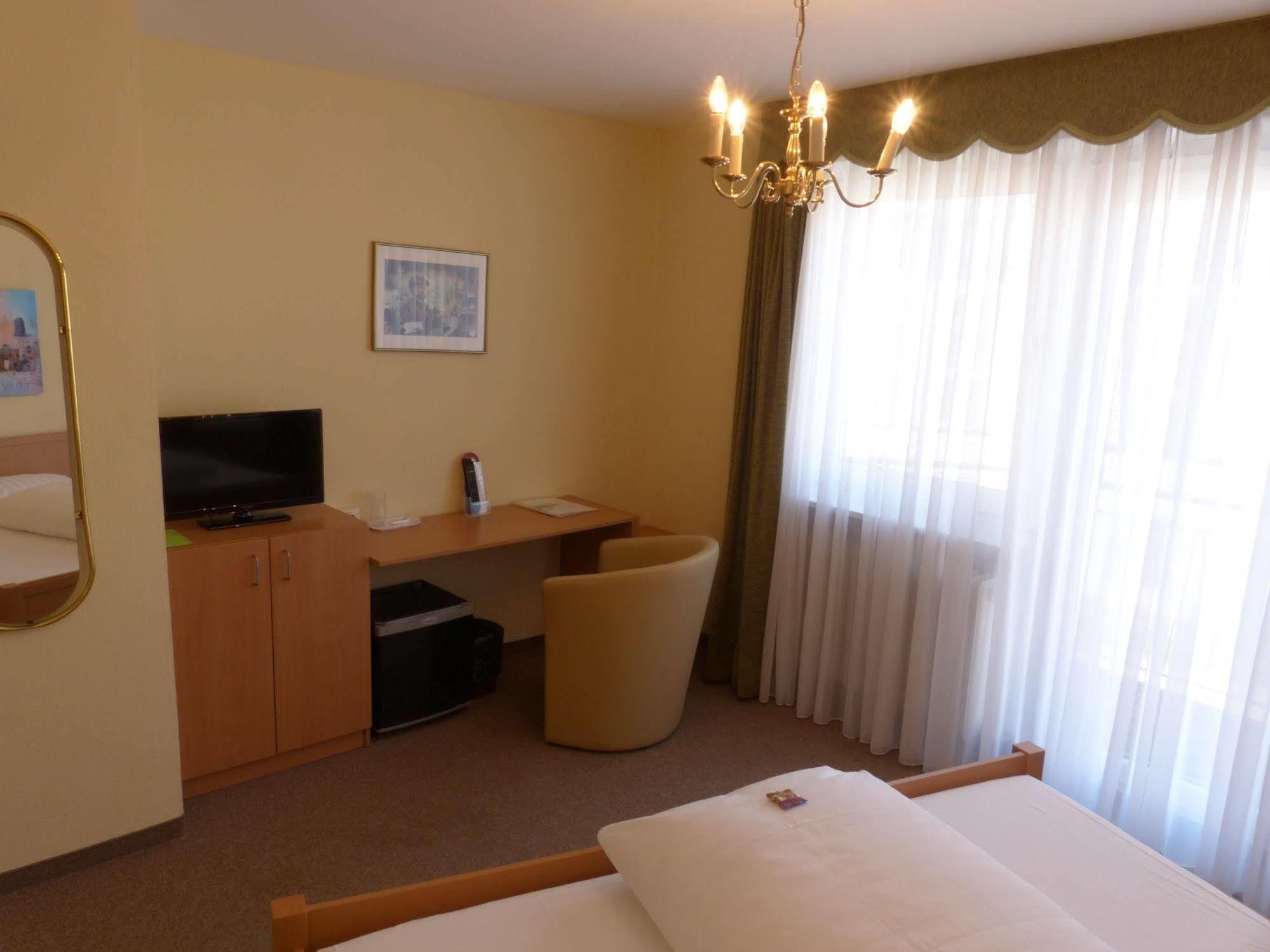 Hotel Simon Ґаутінґ Екстер'єр фото