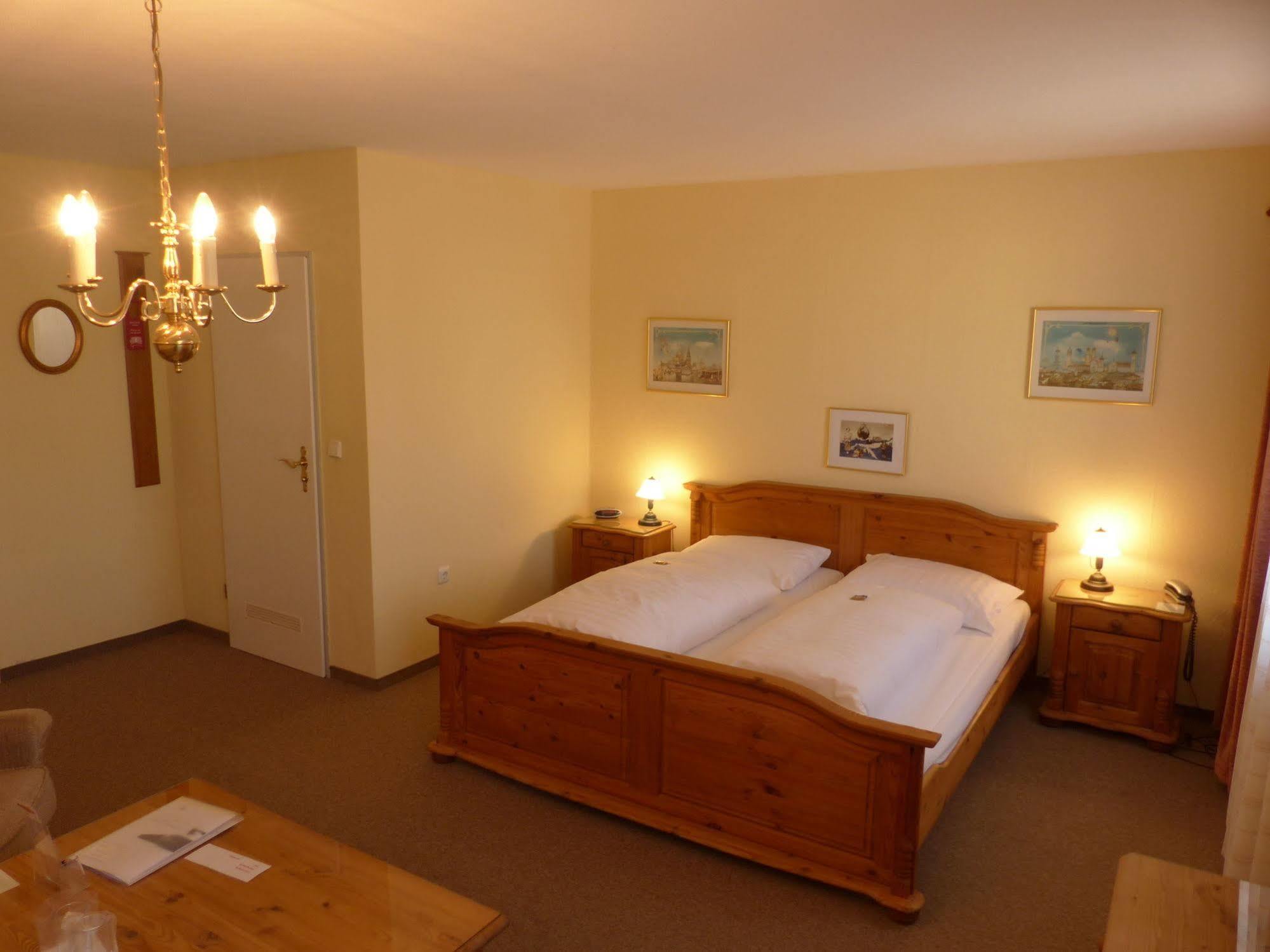 Hotel Simon Ґаутінґ Екстер'єр фото