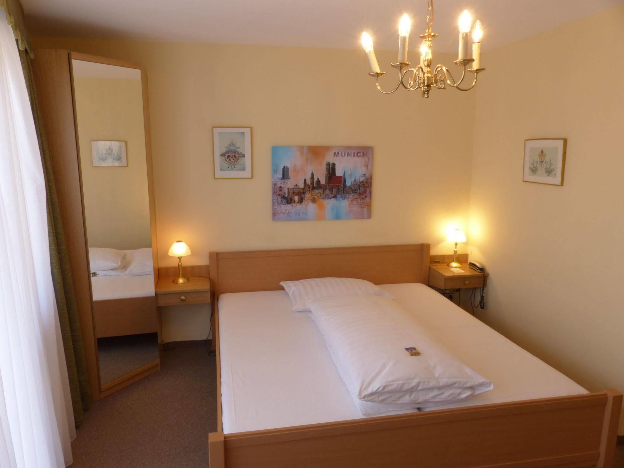 Hotel Simon Ґаутінґ Екстер'єр фото
