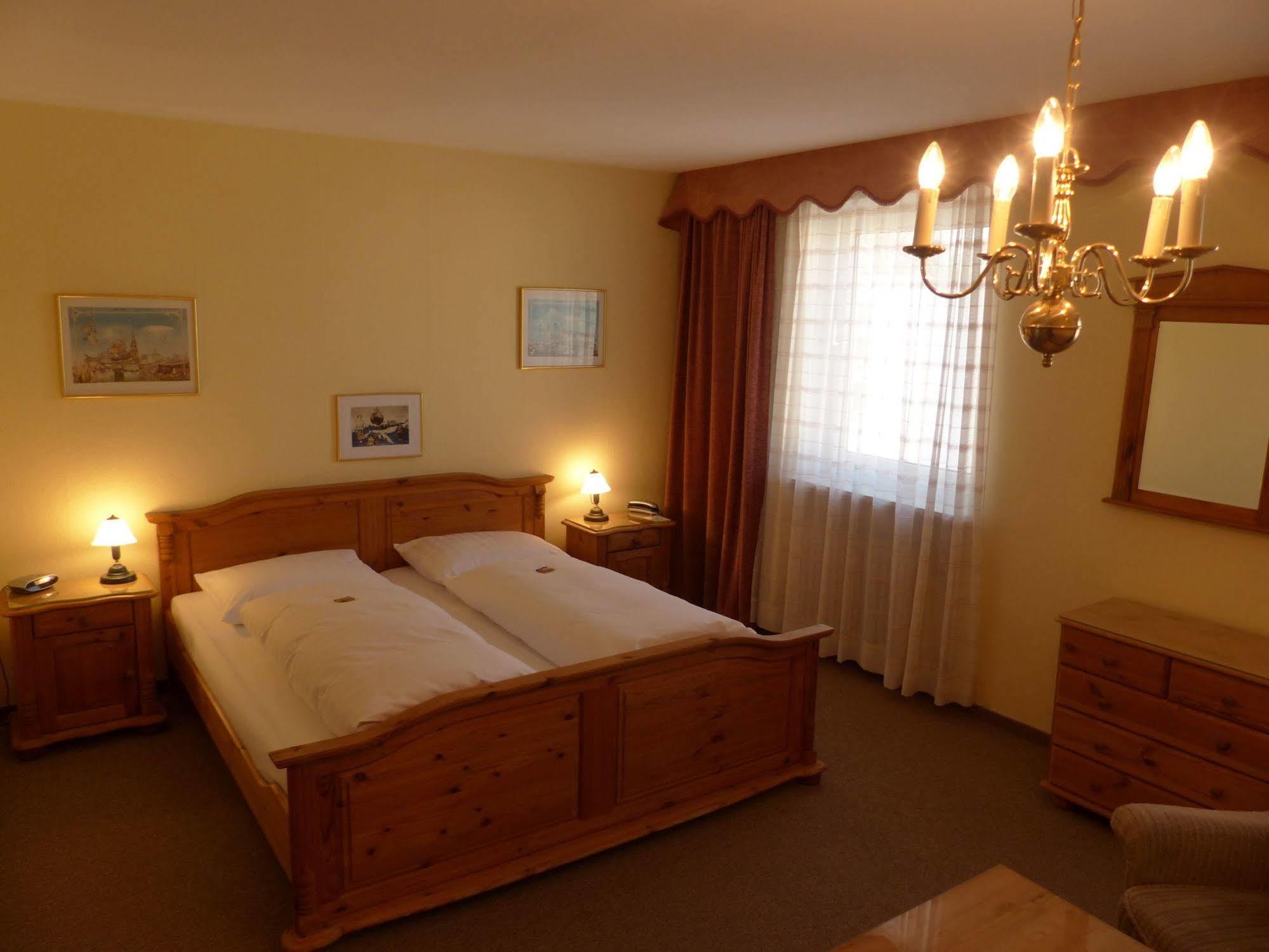 Hotel Simon Ґаутінґ Екстер'єр фото