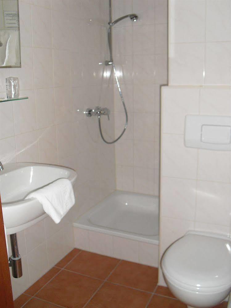 Hotel Simon Ґаутінґ Екстер'єр фото